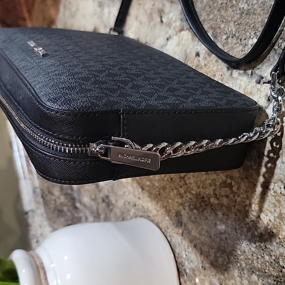 Michael Kors NWOT Jet Set Black Large Crossbody Bag - Picture 3 of 8